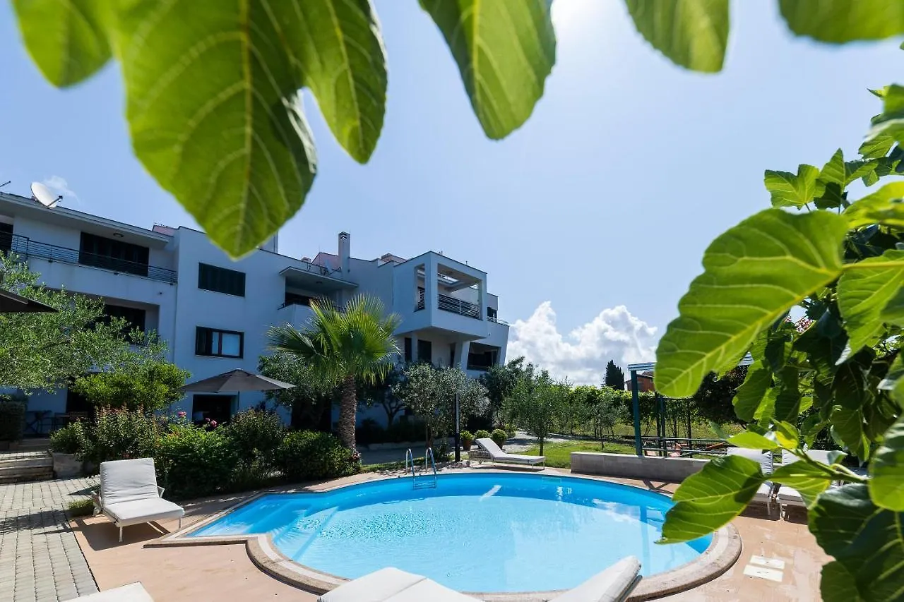 Apartments Vallis Rabiosa ザダル