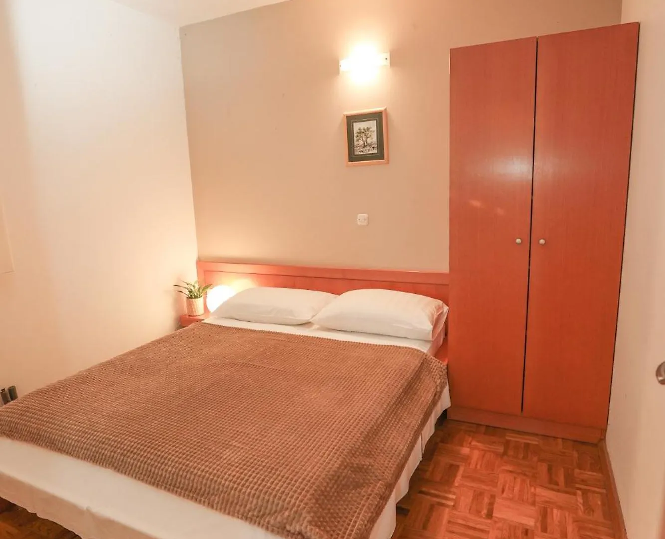 Apartments Vallis Rabiosa ザダル