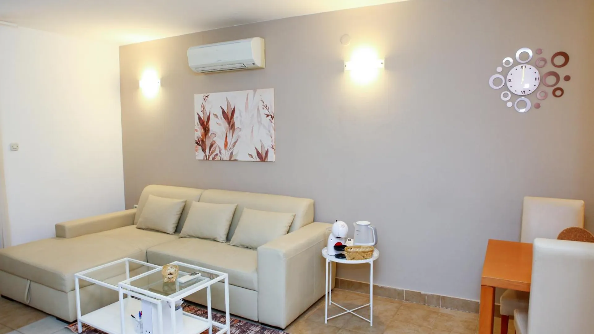 Apartments Vallis Rabiosa ザダル