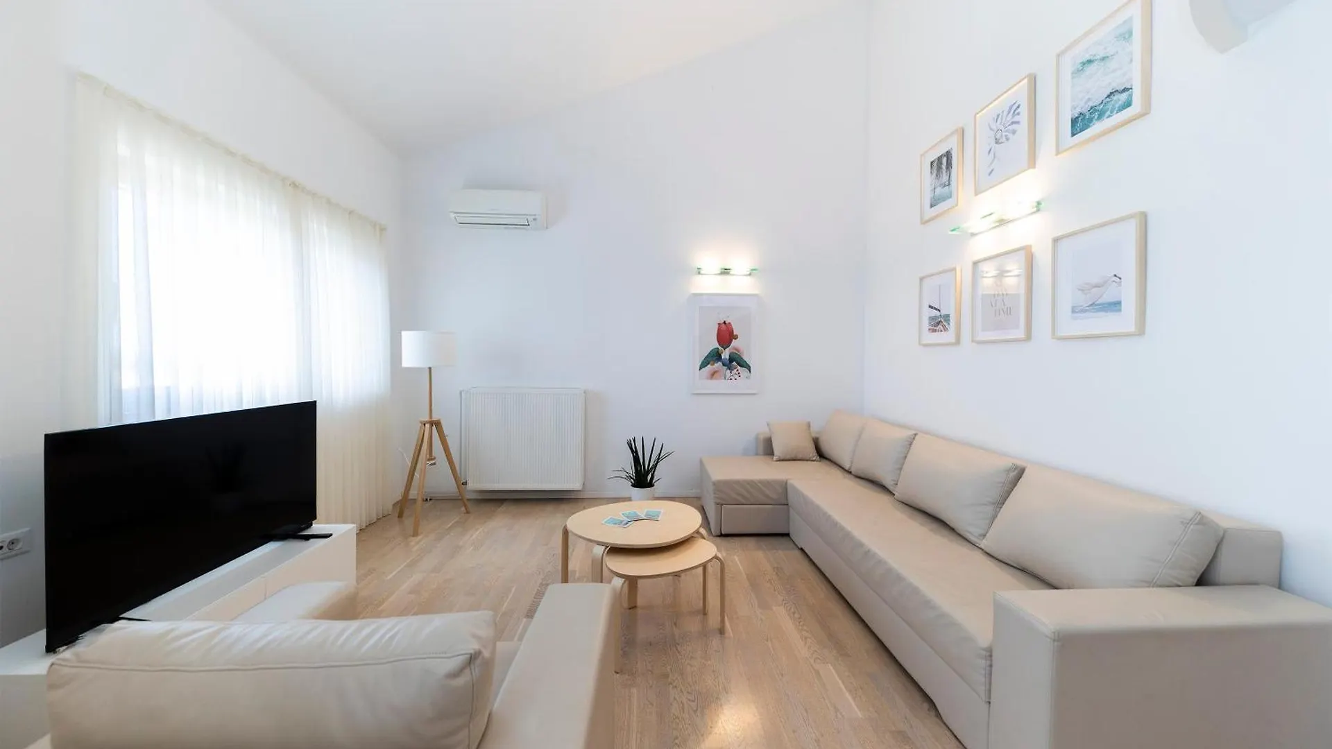 Apartments Vallis Rabiosa ザダル